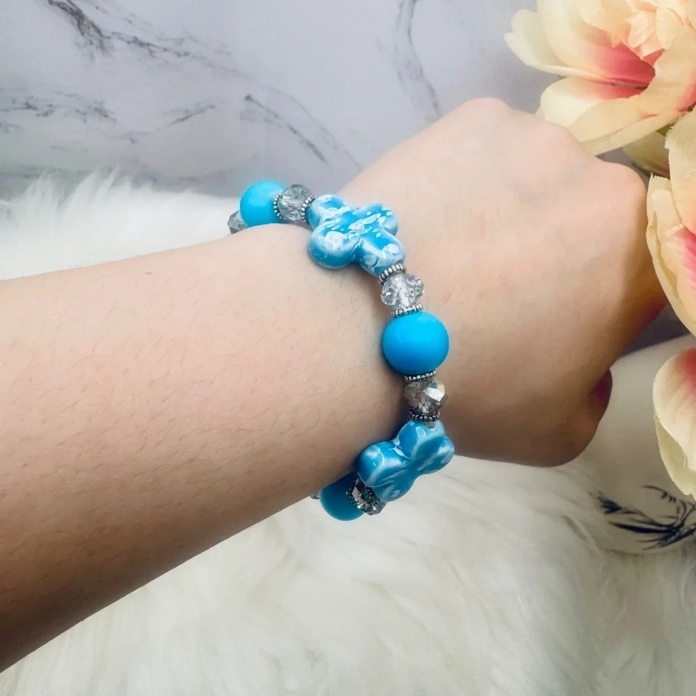 Floral Shaped Stone Beaded Bracelet in Blue
